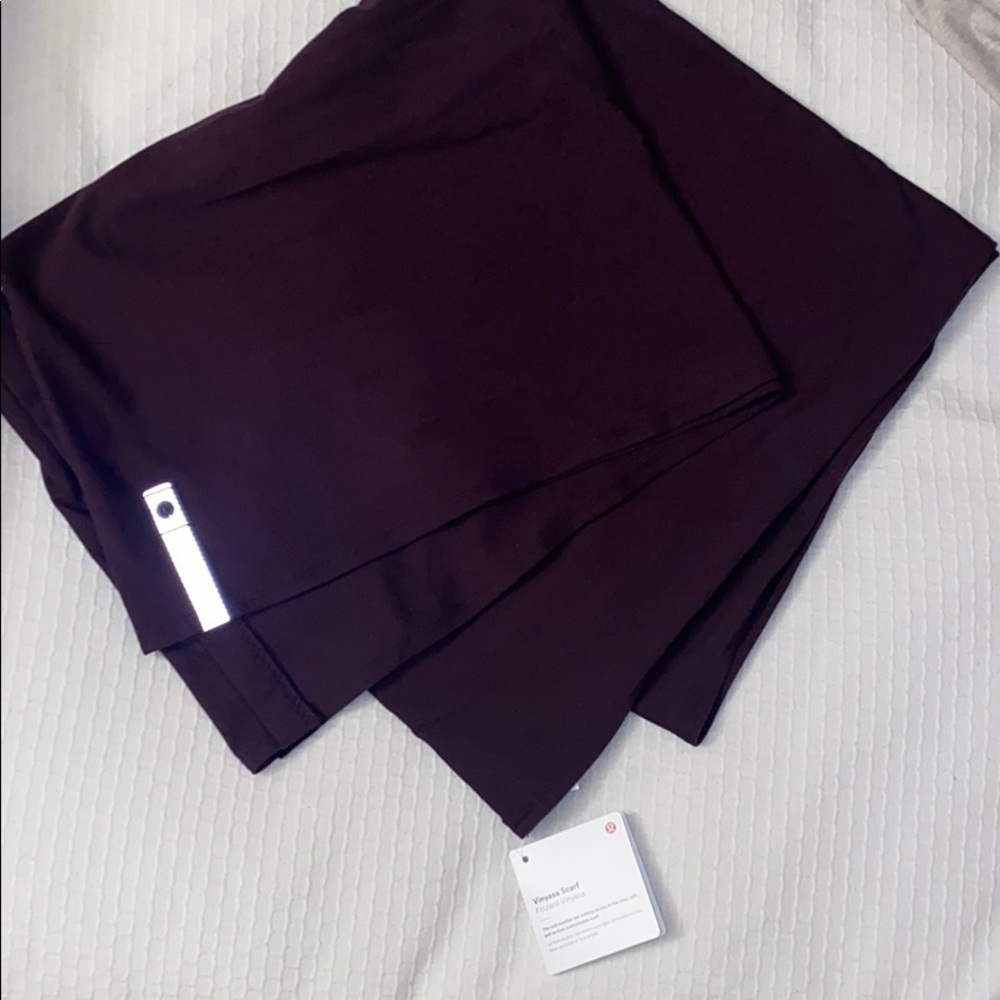 Lululemon vinyasa scarf NEVER WORN W/ tags!!!!